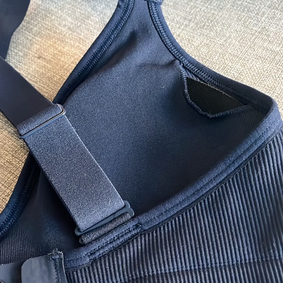 Alo Seamless Ribbed Strength Bra Size Small * - Picture 6 of 8